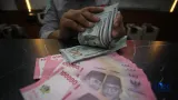 Nilai Tukar Rupiah Melemah ke Rp18.050 per Dolar AS, The Fed Tahan Suku Bunga Acuan